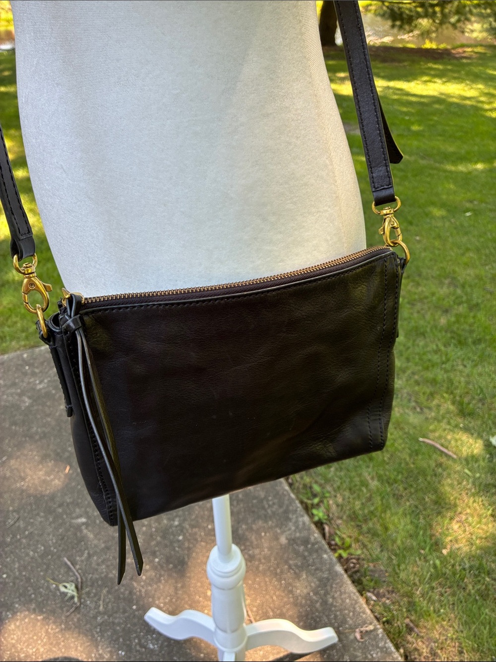 FOSSIL- Classic Black Leather Crossbody Bag